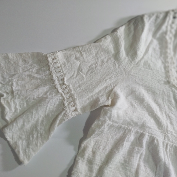 Chic White Ruffle Blouse - Picture 3 of 11